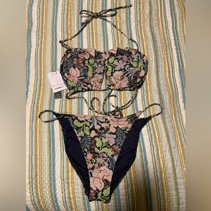 O’Neill FLOURISH REDONDO BOTTOMS

O’Neill FLOURISH VENTURA HALTER TOP